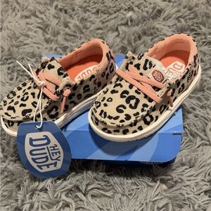 New in box Hey Dudes